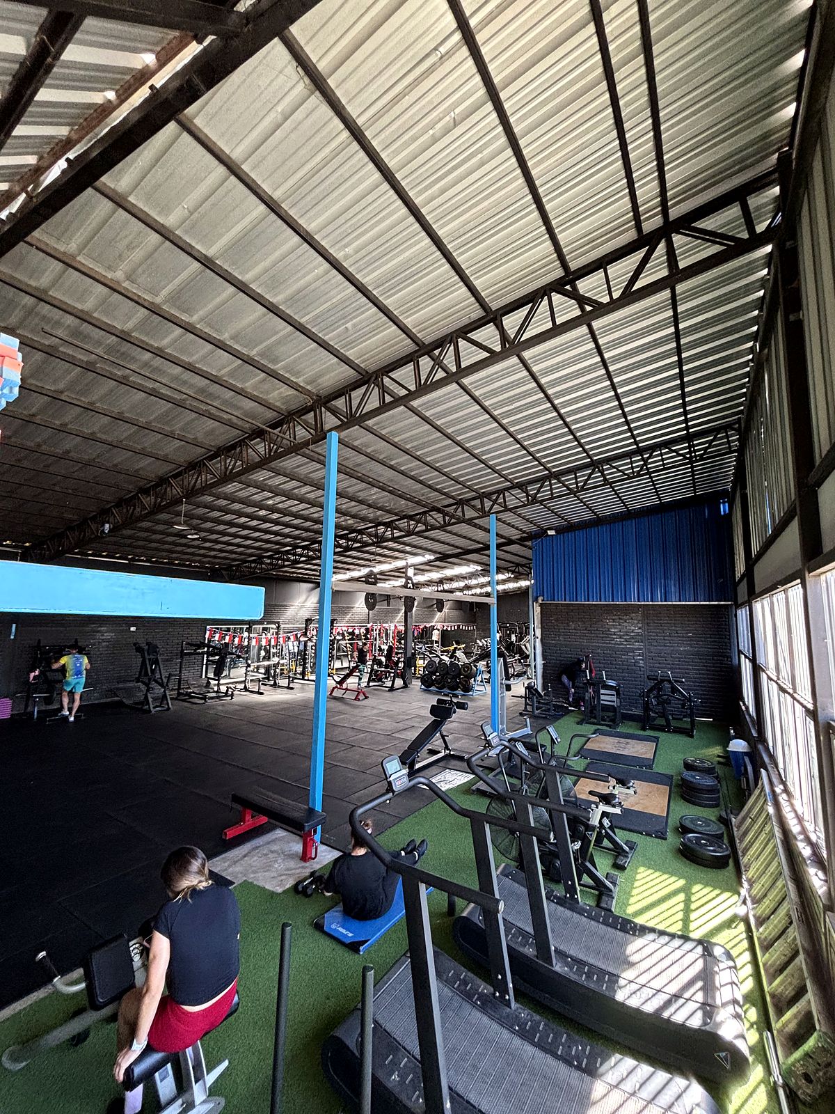 Zona funcional con turf y escaladoras
