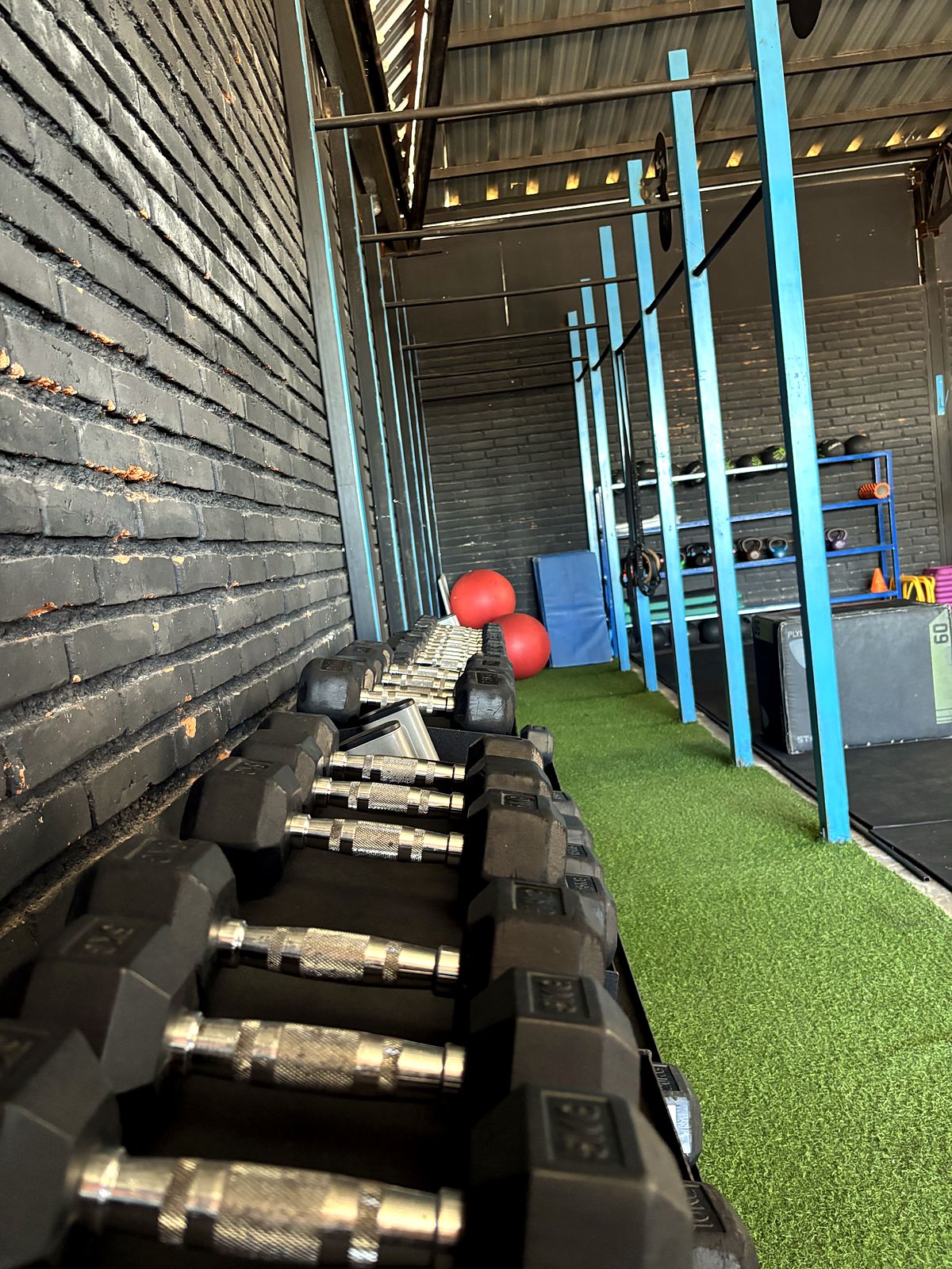 Pasillo funcional con balones medicinales